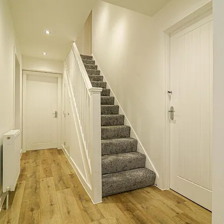 Wyndford Riverside House-3